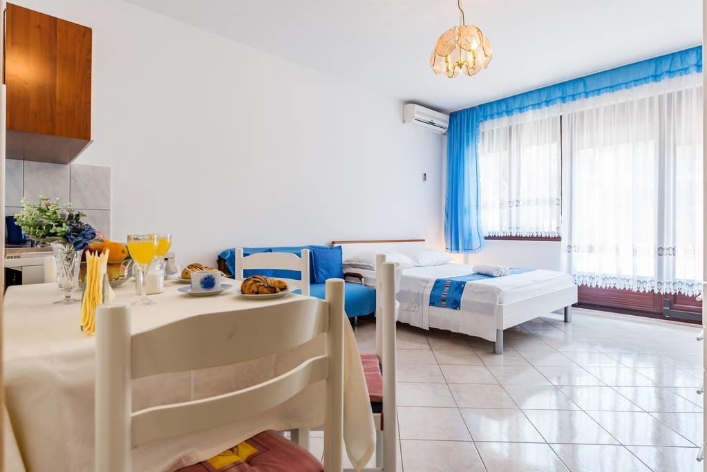 Apartments Silvi Podstrana Exterior photo